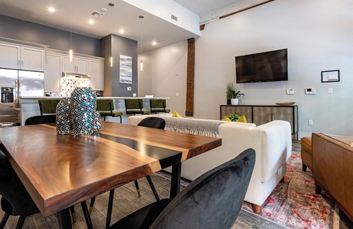 Central Business District Condo | Luxury Condo Walk Anywhere & Everywhere! The Bordeaux
