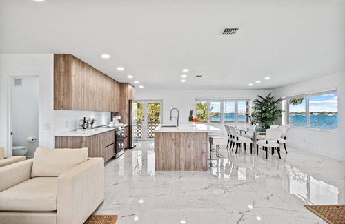 Palm Beach - West Palm Beach Condo | Luxury condo with stunning intracoastal water views, near downtown West Palm Bch