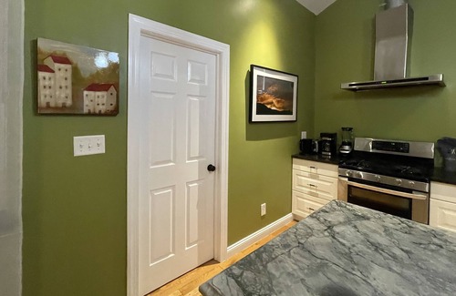 Troy Apartment | Luxury Contemporary 1800 sqft 3 Bedroom 1.5 bath in historic Troy NY