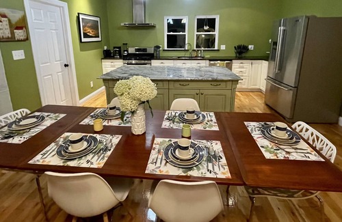 Troy Apartment | Luxury Contemporary 1800 sqft 3 Bedroom 1.5 bath in historic Troy NY