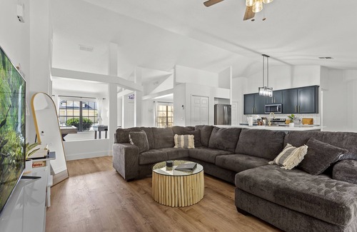 Legacy Park House | Luxury Corner Home, Arcade, Heated Pool & Spa. No extra fees. Pet Friendly.