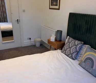 Cricklewood House | Luxury Cosy Retreat Apt