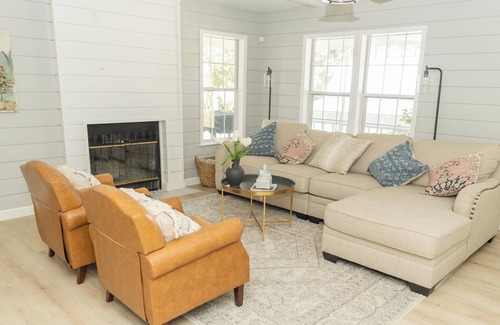Sulphur House | Luxury Cottage in Sulphur, Okla- come visit this completely renovated property!