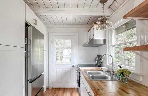 East Chop House | Luxury Cottage on East Chop with Water Views