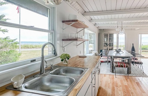 East Chop House | Luxury Cottage on East Chop with Water Views