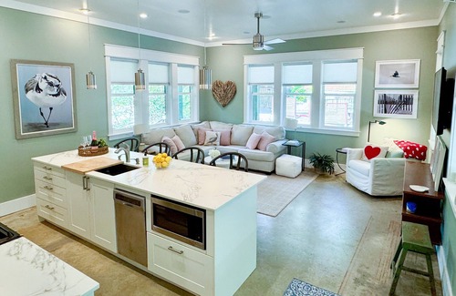 Fairhope House | Luxury Cottage|Pickleball, Dining & Downtown Walks
