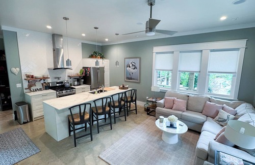 Fairhope House | Luxury Cottage|Pickleball, Dining & Downtown Walks