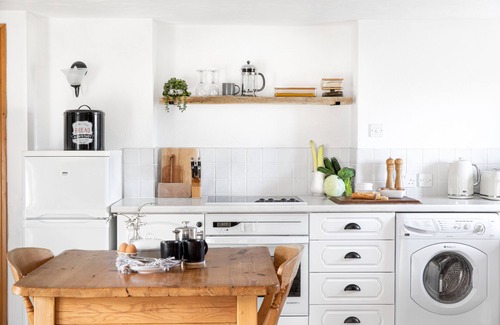 Hartland Cottage | Luxury Cottage with Sea View Clematis Cottage at Downe Cottages