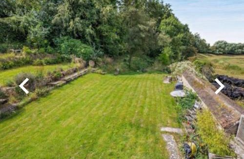 Chipping Norton House | Luxury Country Cottage With A View