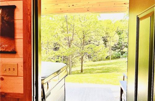 Creola Cabin | LUXURY COUPLES CABIN! Caveside Cabins