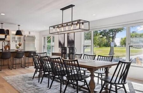 Alexandria House | Luxury Cowdry Cottage Lake Home