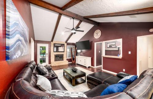 Timberlake Estates House | Luxury Cypress Escape - Pool, BBQ, Bar, 8 Beds