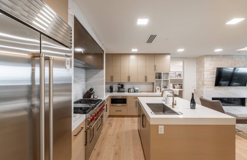 Deer Valley Condo | Luxury Deer Valley Condo, Large Balcony, BBQ, Firepit, Hot Tub, Walk to Hiking & Biking Trails