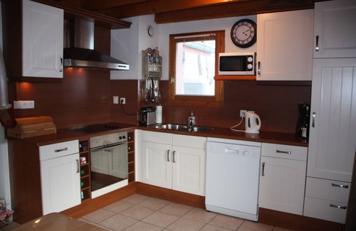 Oz Ski Chalet | Luxury detached 12-person chalet, few steps from the slopes in heart Alpe d'Huez