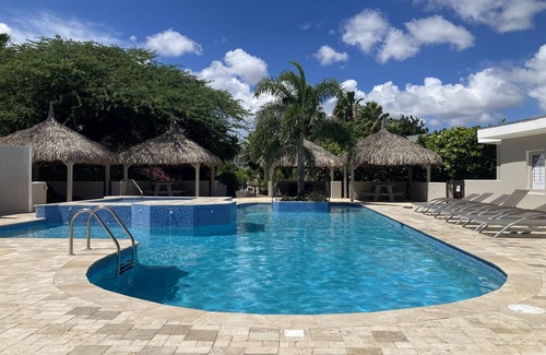 Marie Pampoen House | Luxury detached bungalow within walking distance of Mambo Beach!