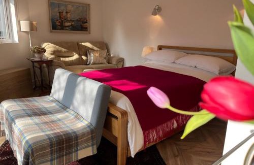 Clevedon House | Luxury Detached Hideaway near town, beach and woods