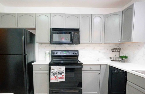 Euless House | Luxury DFW Airport Townhouse 3 Bedroom
