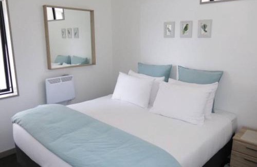 Queenstown Apartment | Luxury Direct Lakefront Apartment