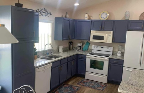 Orange Tree Villa | Luxury Disney/Golf Villa Retreat - 5BR/4BA Pool Home - Sleeps 10
