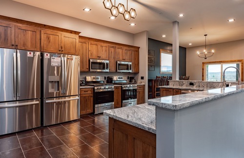 Swanton House | Luxury Dog Friendly Lodge w/Pool & Hot Tub