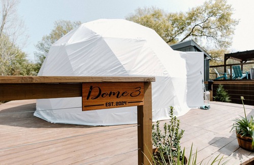Burton House | Luxury Dome Sleeps 4 Near Round Top