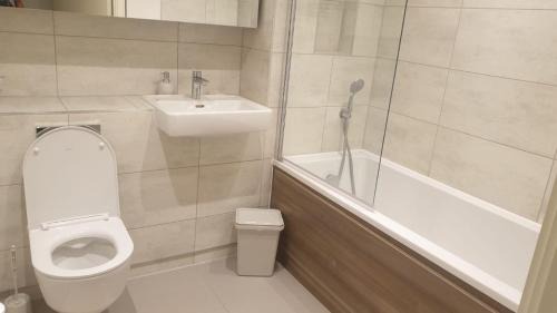 Norwood Green House | Luxury double bed room near Southall station