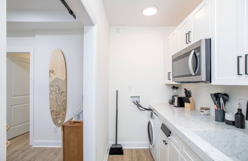 Emerald Isle House | Luxury downstairs Duplex -Brand New. 4 min walk to beach