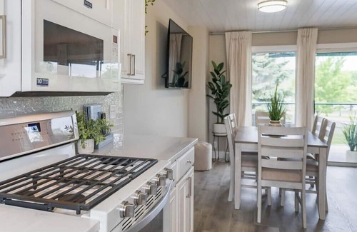 Grand Haven House | Luxury Downtown Condo w/Channel Views!