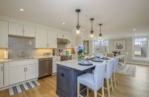 Harwich Port Condo | Luxury Downtown Harwich Port Condo Retreat