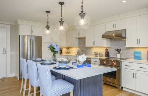 Harwich Port Condo | Luxury Downtown Harwich Port Condo Retreat