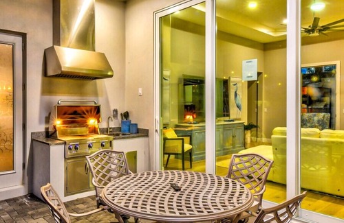 Ringling Park House | Luxury Downtown Home+Spa & Pool+Near Beaches