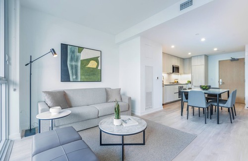 Downtown Long Beach Condo | Luxury Downtown Long Beach Suites: Resort Living Steps from Alamitos Beach!