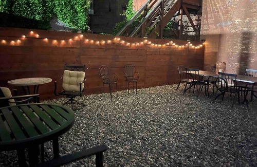 Troy Apartment | Luxury Downtown w/Backyard by Franklin Plaza