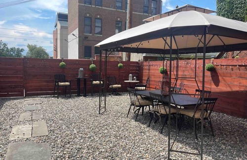 Troy Apartment | Luxury Downtown w/Backyard by Franklin Plaza