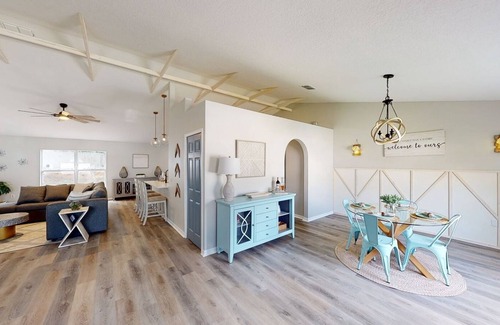 DeLand House | Luxury Dream Home Near Downtown