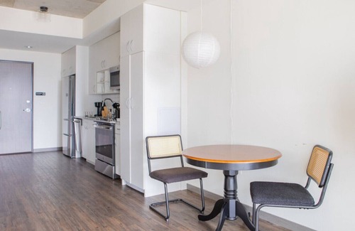 Lower East Side Apartment | Luxury East Side 1BR Apt Near Brady St with Balcony