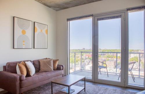 Lower East Side Apartment | Luxury East Side Studio Apt Near Brady St with Balcony