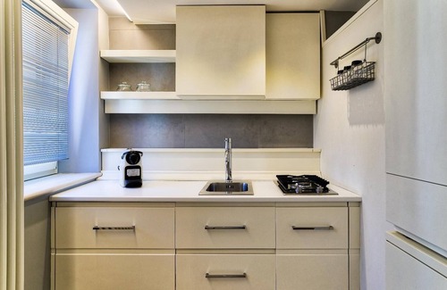 Catania City Centre Apartment | Luxury Eden With Jacuzzi