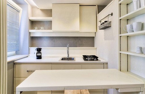 Catania City Centre Apartment | Luxury Eden With Jacuzzi