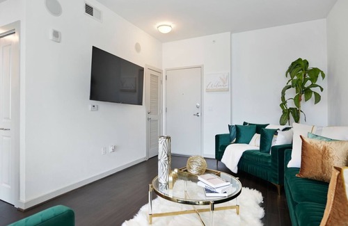 Lenox Apartment | LUXURY EMERALD MANOIR