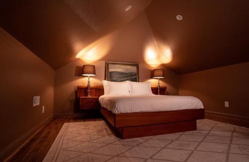 Old Brooklyn House | Luxury English Modern Spa Speakeasy Corning Manor