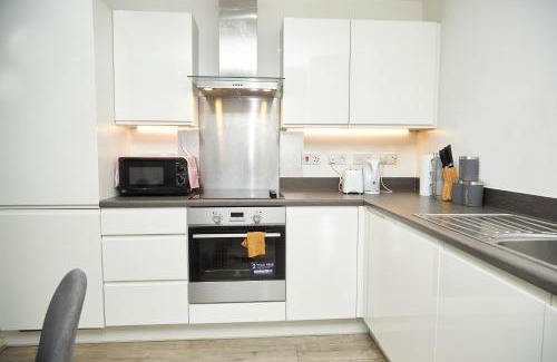 Salford House | Luxury Ensuite Apartment with shared living room and kitchen