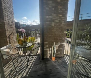 Newham Apartment | Luxury Entire 1 Bed flat, Excel, City airport, Custom House