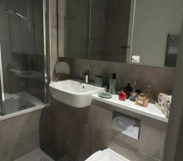 Newham Apartment | Luxury Entire 1 Bed flat, Excel, City airport, Custom House