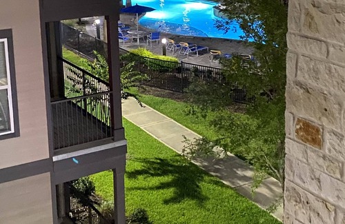 Humble Apartment | Luxury Entire clean Apartment w/ king size bed .Located by George Bush Airport