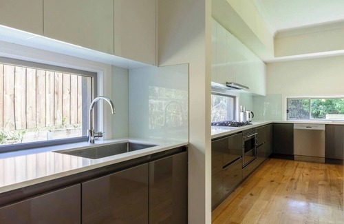 Mount Waverley House | Luxury Escape | 5BR, 3 Ensuites & Grand Spaces