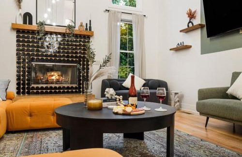 Fairview House | Luxury Escape! Golf Sim, Sauna, Hot Tub & Game Room Bliss