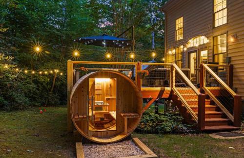 Fairview House | Luxury Escape! Golf Sim, Sauna, Hot Tub & Game Room Bliss