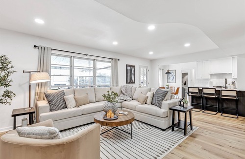 Shearer Hills - Ridgeview House | Luxury Escape | Pool, Games, Golf Nearby