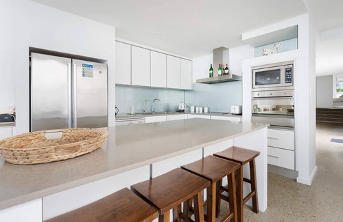 Hayborough House | Luxury Esplanade Beach House - 2A Olivers Pde, Hayborough